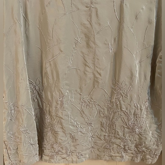 Silk Embroidered Blouse. Size L - Picture 3 of 5